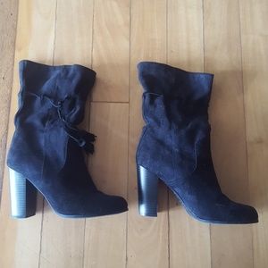 Heeled suede boots